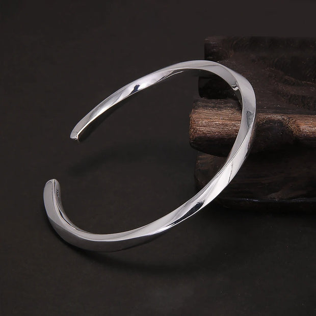 Bracelet Viking Torsadé Argent 925, bracelet jonc Sleipnir, couleur brillante effet miroir vue latérale. Bracelet  de fabrication Artisanale